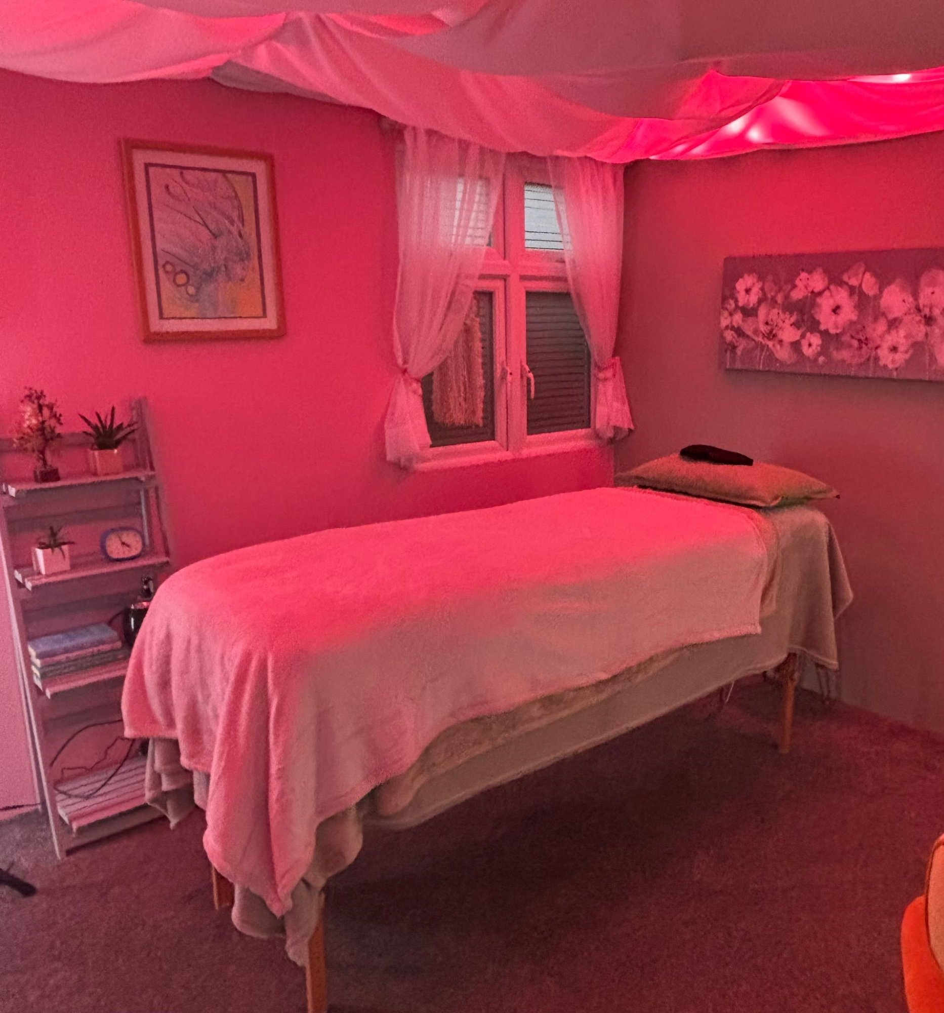 Treatment room with healing bed